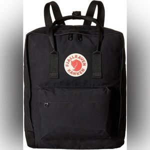 Black FJALLRAVEN KANKEN backpack